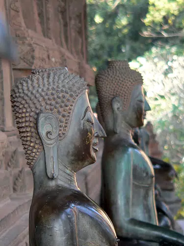 Laos - Tempel, Trekking, Traditionen